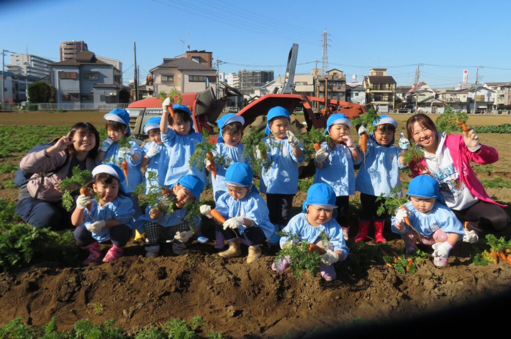 【12月　人参掘り・クリスマス】仲町エンゼル保育室